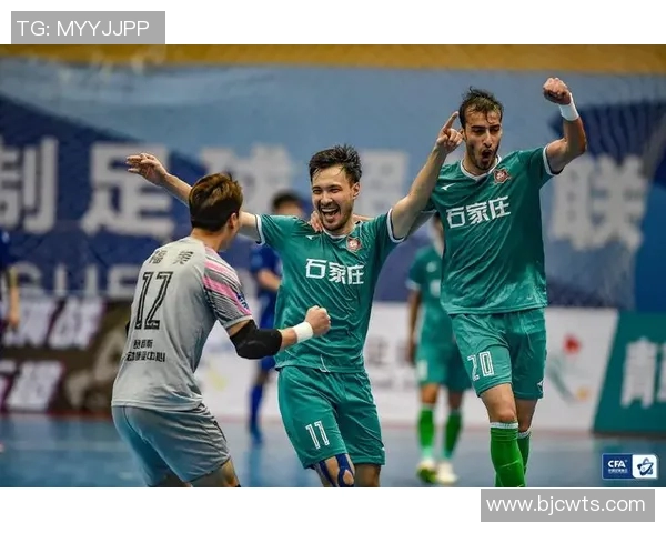 上海足球队强势领跑精英赛积分榜积75分展现冠军实力 上海足球队强势领跑精英赛积分榜积75分展现冠军实力