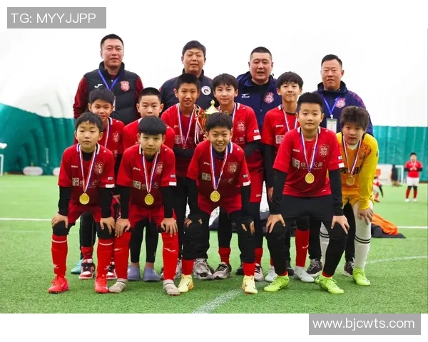 足球明星右边锋的魅力与技术解析及其在现代足球中的重要性