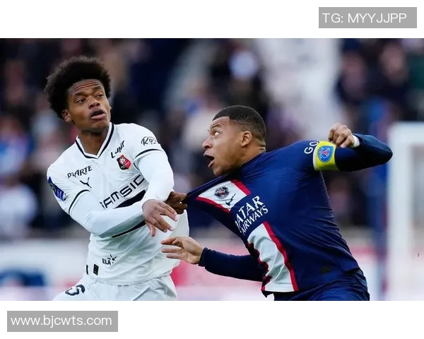 足球明星突破豪华背后的故事与成就揭秘 足球明星突破豪华背后的故事与成就揭秘